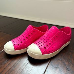 Native pink girls shoes size 12